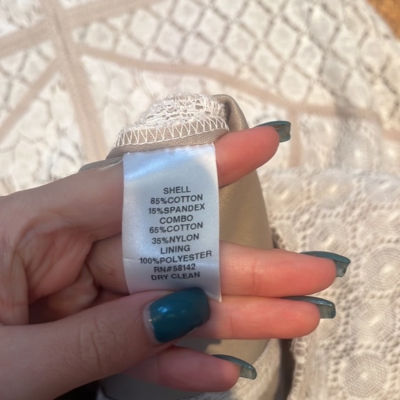 Maggy London Woman’s Lace Dress Size 6 - Picture 6 of 6